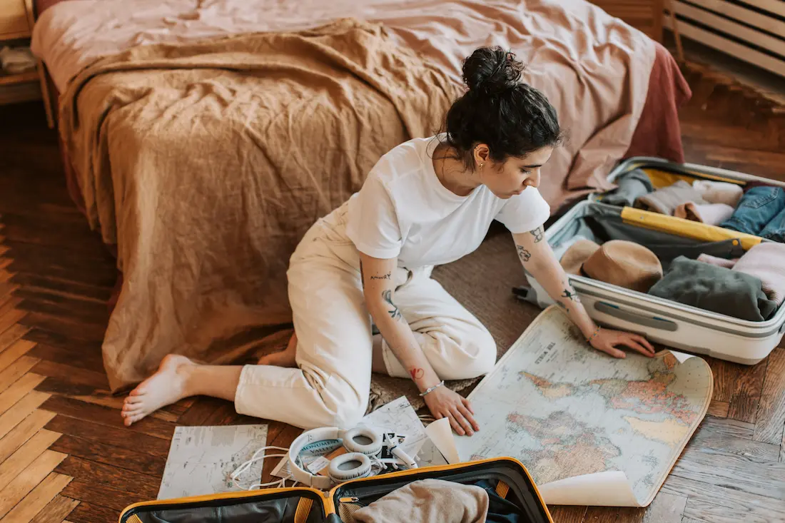 Accessoires de voyage étudiant : ceux qui servent vraiment et ceux qu'on peut éviter